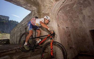 Joseba Albizu hirugarren, Alpeetako Iron Bike proban