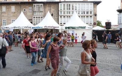Euskarak beteko du plaza