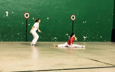 Andrea Aldaregia San Ferminetako esku-pilota txapelketan lehiatu zen