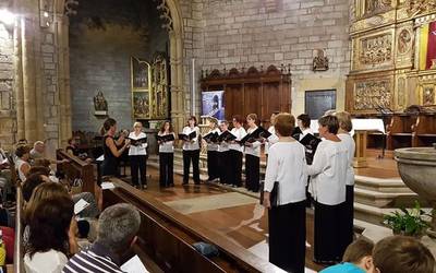 BIDEOA: San Pedro Abesbatza J.M. Beobideren 'Ama Eder' abesten