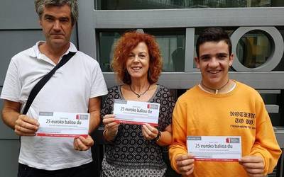 Gala Gaueko argazki txokoko erosketa txartelak banatu ditugu