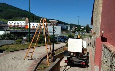 LED sistema Elgetako argiteria publiko osoan egongo da irailerako