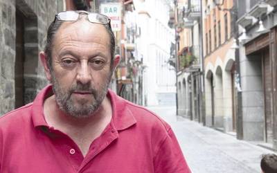 “Umeekin kalean gora eta behera joatea da Morrillonaren funtzioa”
