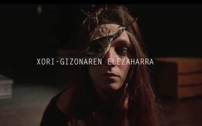 Kalean egiten den arte eszenikoa laguntzeko, 'Karrikan'