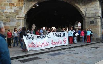 Martitzeneko eraso sexista salatzeko bihar egingo den elkarretaratzeagaz bat egiteko deia egin du udalak