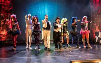 "Chichinabo Cabaret" ikuskizuna Euskaldunara iritsi da