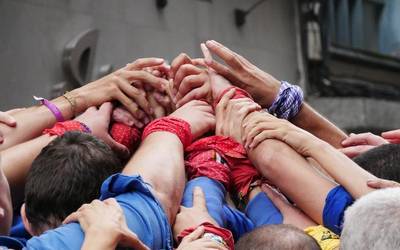"Euskara eta katalan herria senidetasunez, 'castells' eta festaz bete ditugu bi egunetan"