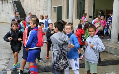 Oporraldiaren ostean, ikasgeletara bueltan