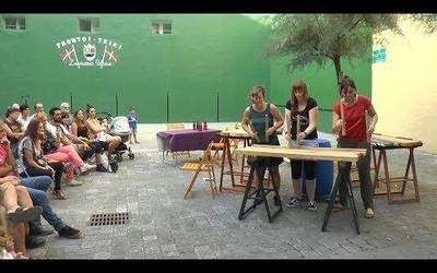 Zarauzko kaleetatik txalaparta eta musika plazako dantzak
