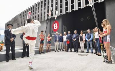 Arraunketarako udal-pabiloi berria inauguratu dute