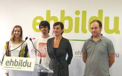 Espainiako Vueltaren etapa Euskal Herrian egingo dela erakutsi gura du EH Bilduk