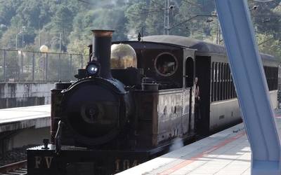 Lurrunezko lokomotorean, orain dela 125 urte legez