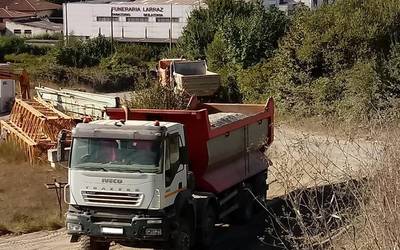Saratxoko Administrazio Batzarrak salatu du herriko zabortegia berriro erabiltzen ari direla segurtasun neurririk gabe