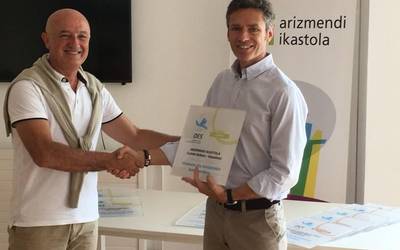 Osasunarekin eta kirolarekin duen konpromisoagatik urrezko diploma lortu du Arizmendi ikastolak