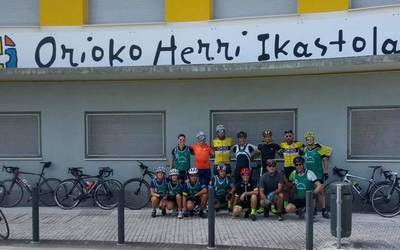 Orioko Ikastolako guraso talde batek Ziklokilometroetan parte hartu du