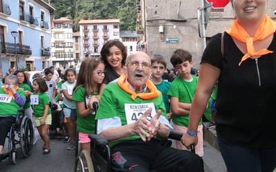 Txalo eta animo bero-beroak egoiliarrendako