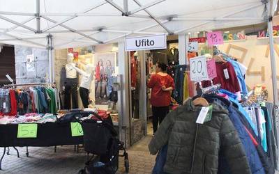 Jendetsuak izan dira Stock Azokaren lehen orduak