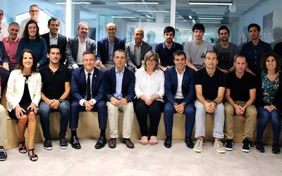 Industria 4.0 eremuan IMHren eskaintza handitu du Digital Manufacturing unibertsitate master dual berriak