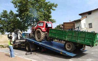 Orturako erremintak biltzen ari dira Abadiñon, azaroan Gambiara bidaltzeko