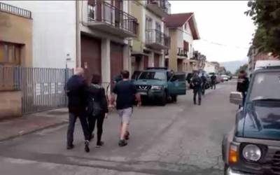88 guardia civil eta 27 ibilgailu azken 4 atxiloketak egiteko