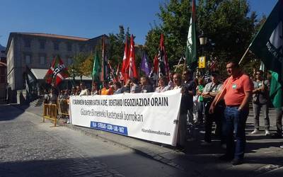 Urkullu eta Uriarteren aurren protestan aritu da gehiengo sindikala, Urduñan