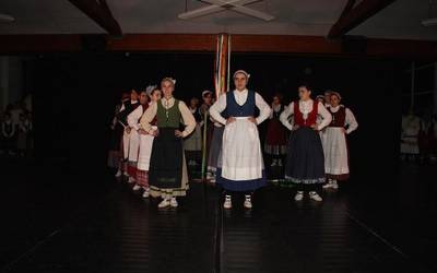Lagun Artean dantza talderako izena eman daiteke egunotan