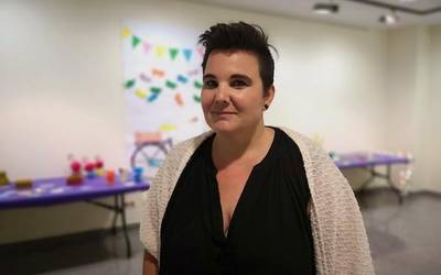 Olaia Arrese: "Argi dugu nerabeek kontsumitu egiten dutela; garrantzitsuena da jakitea zergatik kontsumizen duten"