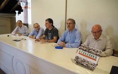 'Etxezarra, Baztan 1912-2012' liburua aurkeztu dute Elizondon