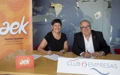 Gestio linguistikoa hobetzeko hitzarmena sinatu du Osasunak AEK-rekin