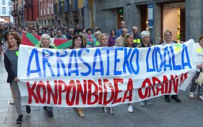 Etxez etxeko langileek Arrasateko kaleetara zabaldu dute euren aldarria