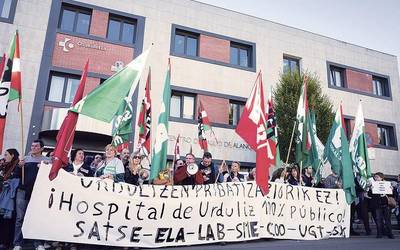 Urdulizko ospitaleak "askatasun sindikala" zapaltzen duela salatu dute