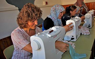 Taldea indartzeko jende berri bila dabil emakume migratzaileen Loreak taldea