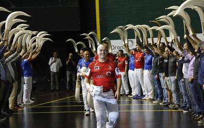 Koteto Ezkurraren agurrarekin erregea joan da eta mitoa sortu da