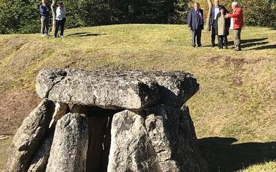 Egilazko Aitzkomendi trikuharriaren inguruak berritu dituzte