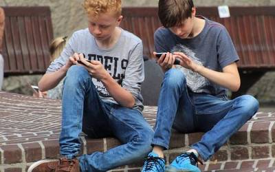 Interneteko arriskuei buruzko hitzaldia eskainiko du Ertzaintzak bihar