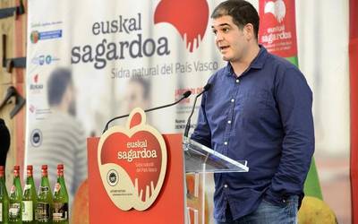 Unai Agirre: "Sagardoa zaindu beharreko milaka urtetako ohitura da"