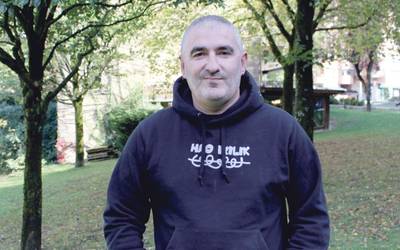 “Surflariak olatuak noiz sortuko egoten dira eta gure kasuan kontrakoa zen: itsaso lasaiaren zain egoten ginen"