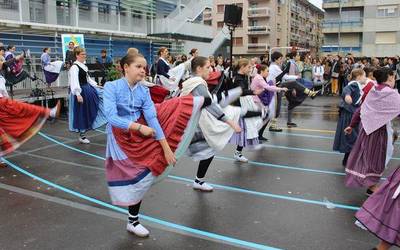 Eraikin berritua inauguratu du Iraurgi Ikastetxeak