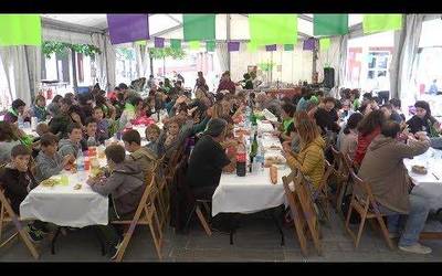 180 pertsona bildu ziren Azku Eguneko bazkarian