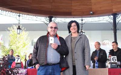 Aldasoro harategia txorizo egosien txapelketako podiumean
