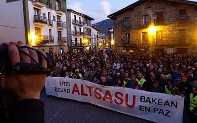 Utzi Altsasu bakean manifestazioa
