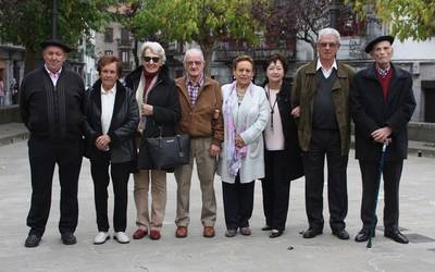 85 urte bete dituztenak eta urrezko eta diamantezko ezteiak ospatzen dutenak omendu dituzte Lesakan