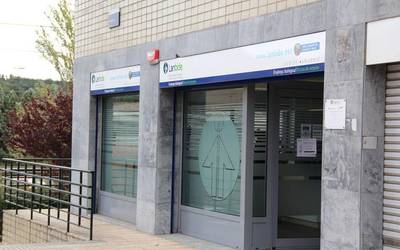 Lau gazte kontratatuko ditu udalak zortzi hilabetez, bi enplegu-programen bidez