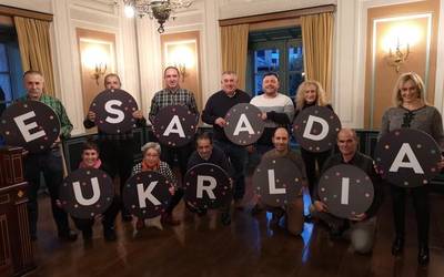 Aretxabaletako udalbatzako kideek Euskaraldia babestu dute