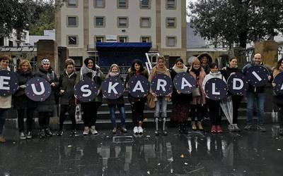 Aretxabaletarren babesa jasotzen dabil Euskaraldia