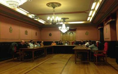 Iñaki Errazkinen aldeko babes adierazpenaren eztabaida atzeratu egin dute