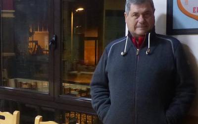 Jose Antonio Ojanguren: "Azula inguruko gaztainondoei ateratako argazkiak ipiniko ditut ikusgai"