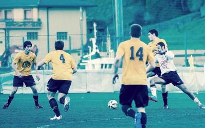 Orioko futbolariek bost partida jokatuko dituzte Mendibeltzen asteburu honetan