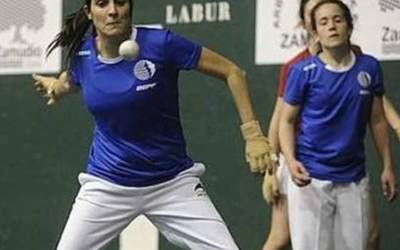 Neska, pilotari izan nahi duzu?