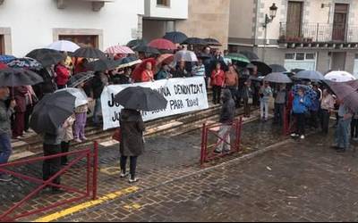 Euriak ere ezin izan du geratu pentsiodunen elkarretaratzea
